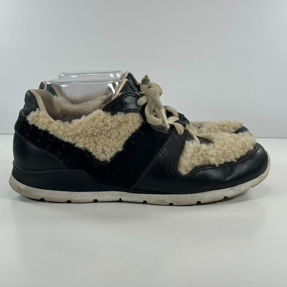 UGG Shoes - Ugg Australia Treadlite Deaven Sneakers White Black Women's Size 8 (1014480)